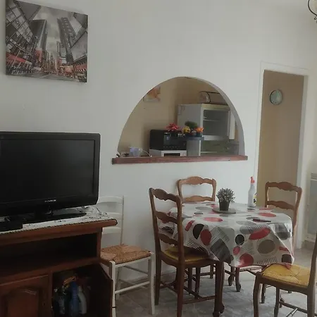 Very Quiet Cocoon Near The Historical Center *