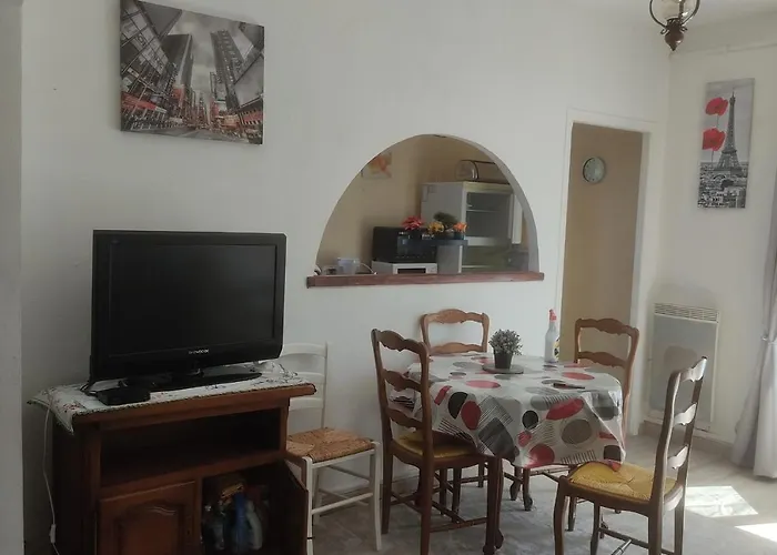 Very Quiet Cocoon Near The Historical Center *